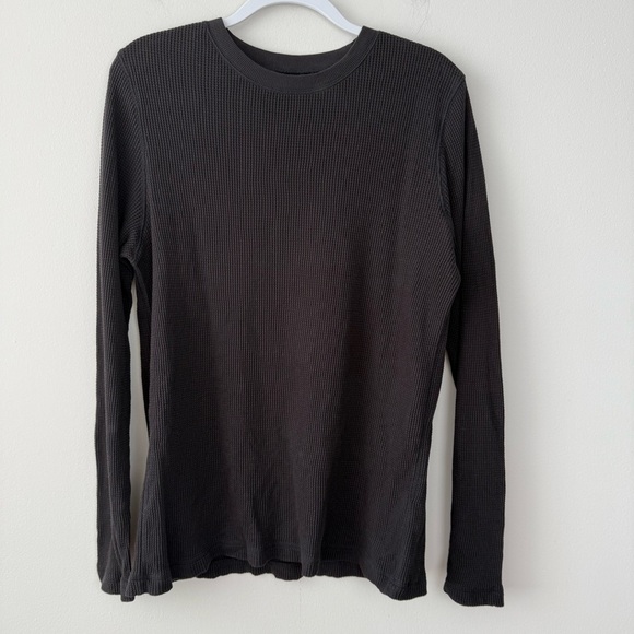 Everlane Men’s Waffle Long-Sleeve Crew Shirt Black - Picture 3 of 6